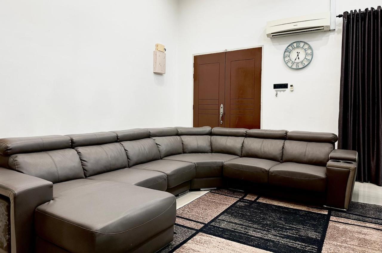 Bandar Melaka Family Bungalow Private Pool Bbq Wifi Netflix المظهر الخارجي الصورة