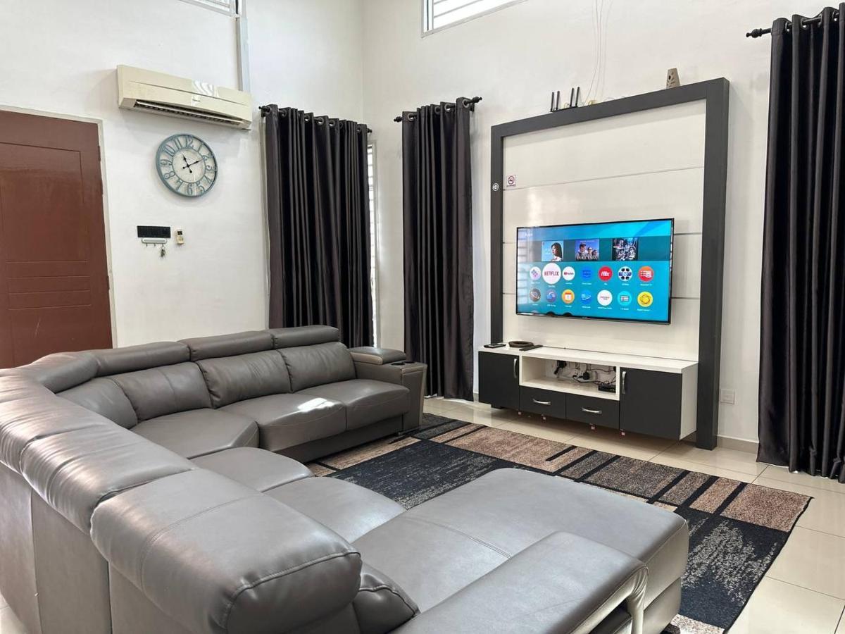 Bandar Melaka Family Bungalow Private Pool Bbq Wifi Netflix المظهر الخارجي الصورة