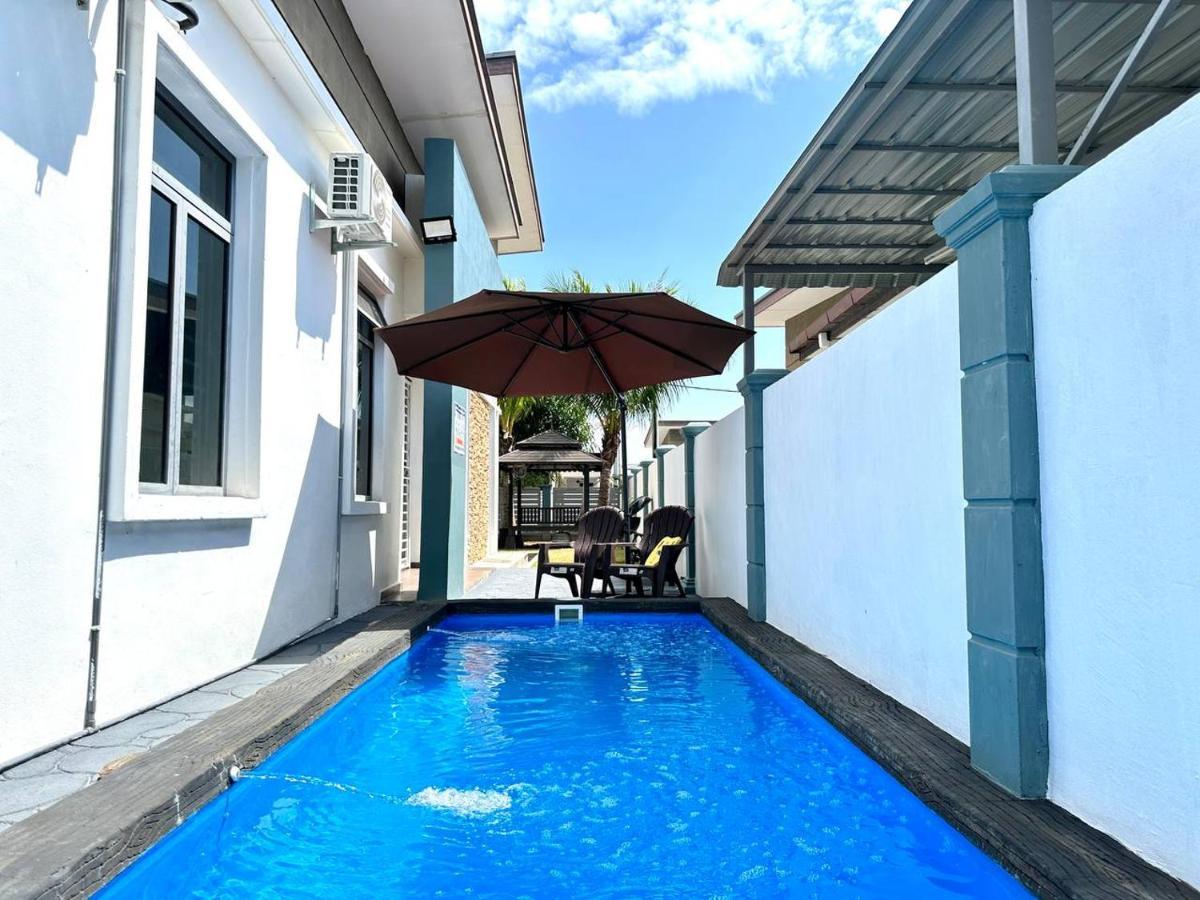 Bandar Melaka Family Bungalow Private Pool Bbq Wifi Netflix المظهر الخارجي الصورة