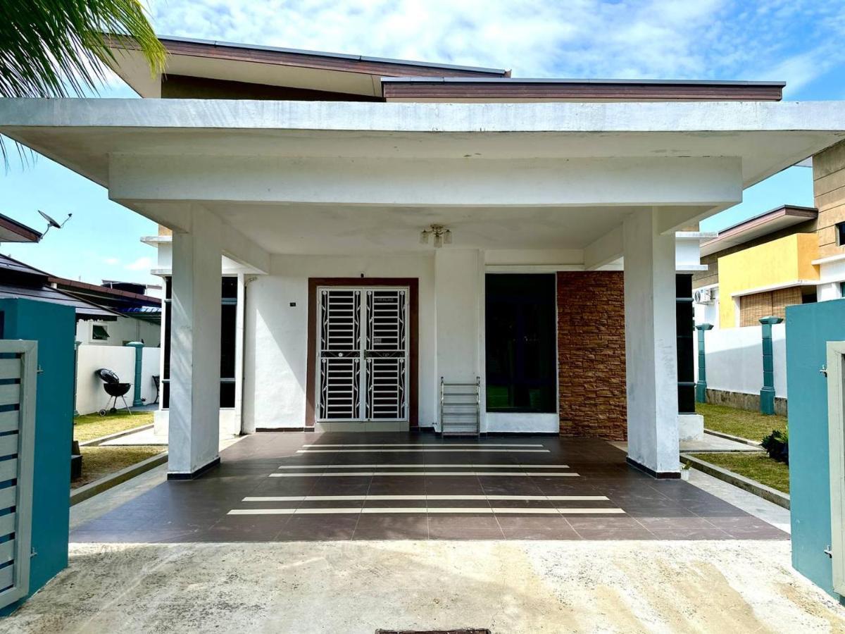 Bandar Melaka Family Bungalow Private Pool Bbq Wifi Netflix المظهر الخارجي الصورة