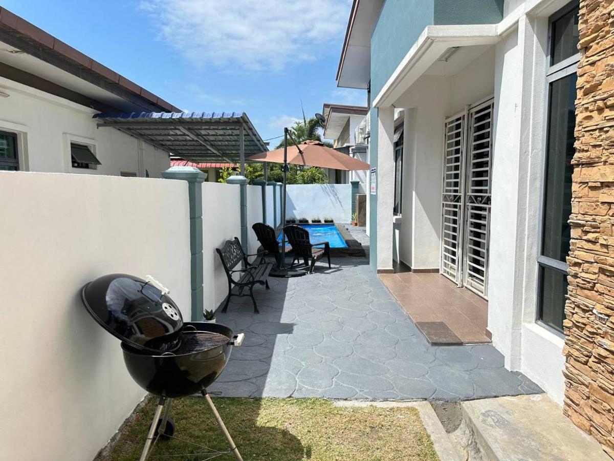 Bandar Melaka Family Bungalow Private Pool Bbq Wifi Netflix المظهر الخارجي الصورة