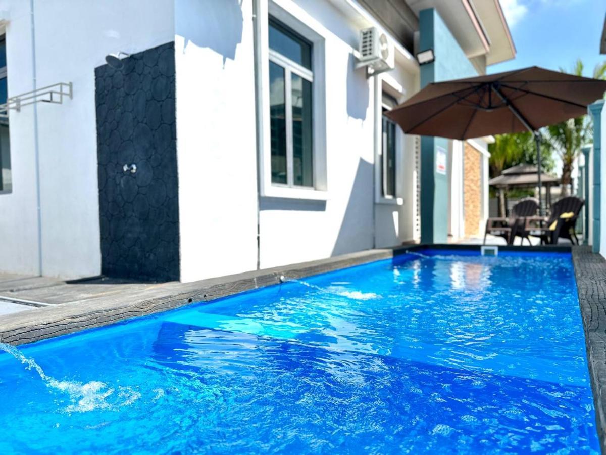 Bandar Melaka Family Bungalow Private Pool Bbq Wifi Netflix المظهر الخارجي الصورة